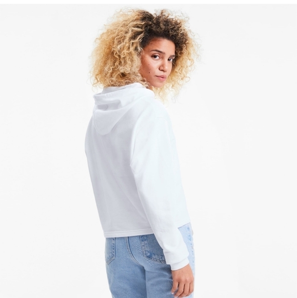 ⭐️40% Off⭐️ Puma Essentials+ Cropped Hoodie - Picture 3 of 11